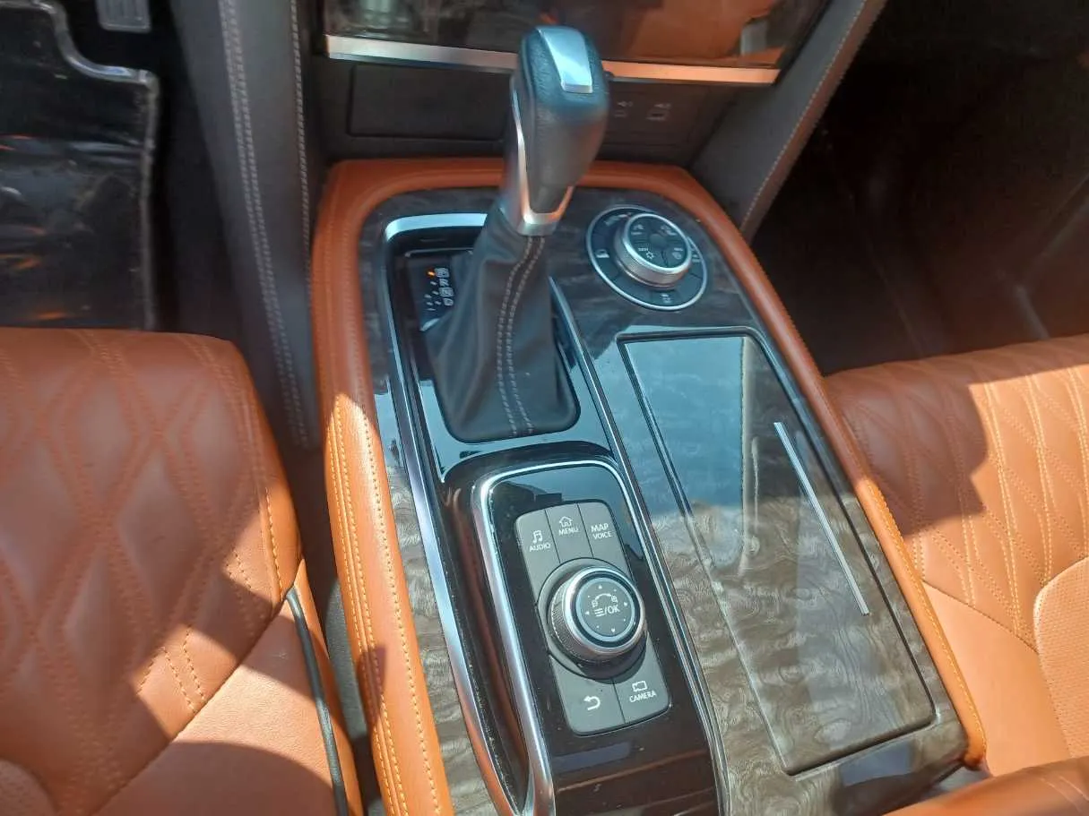 Car image 17