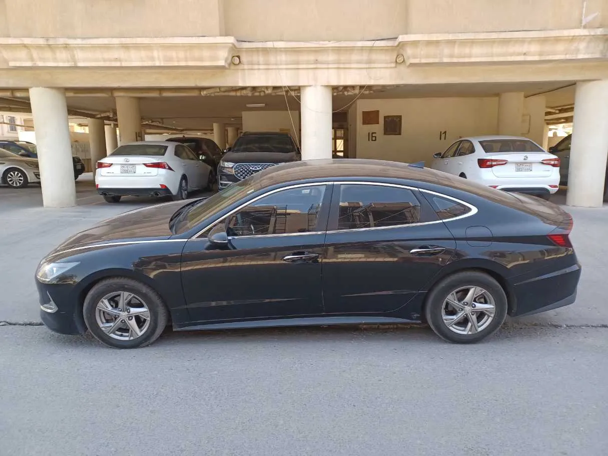 Car image 8