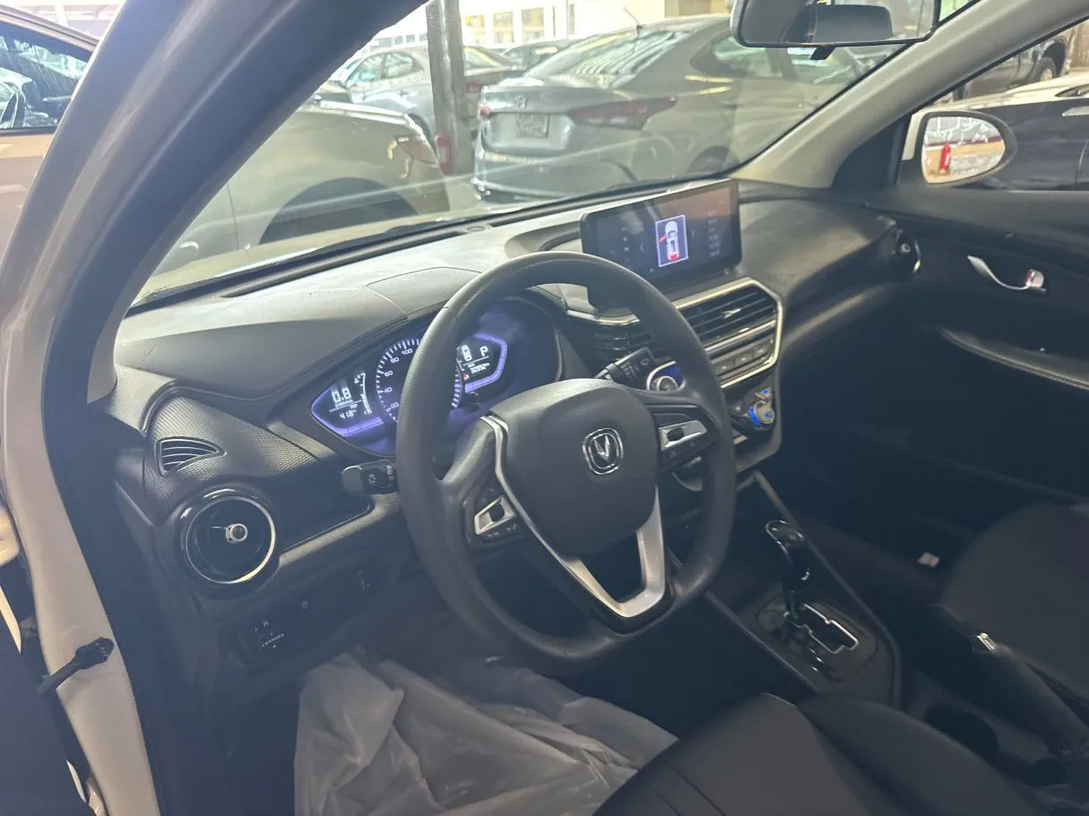 Car image 15