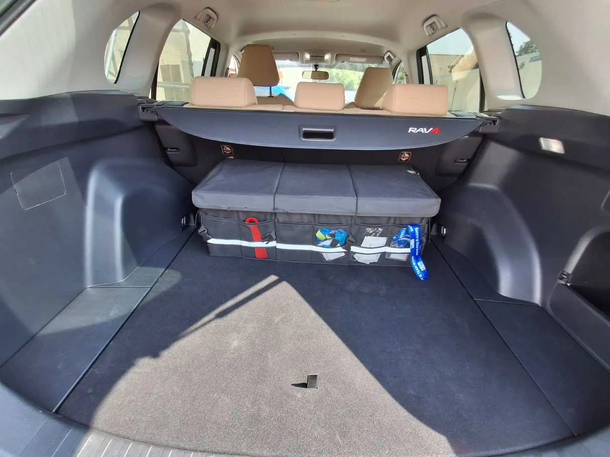 Car image 19