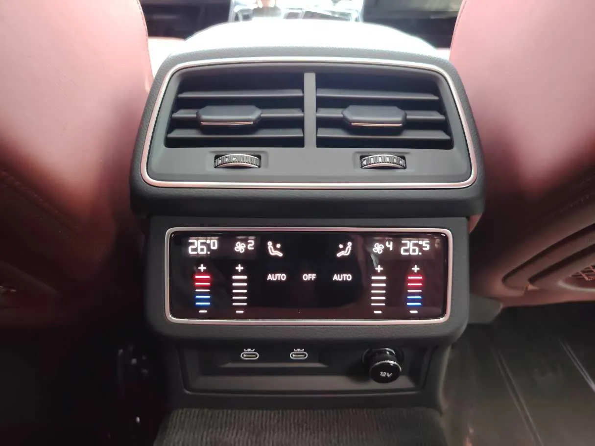 Car image 37