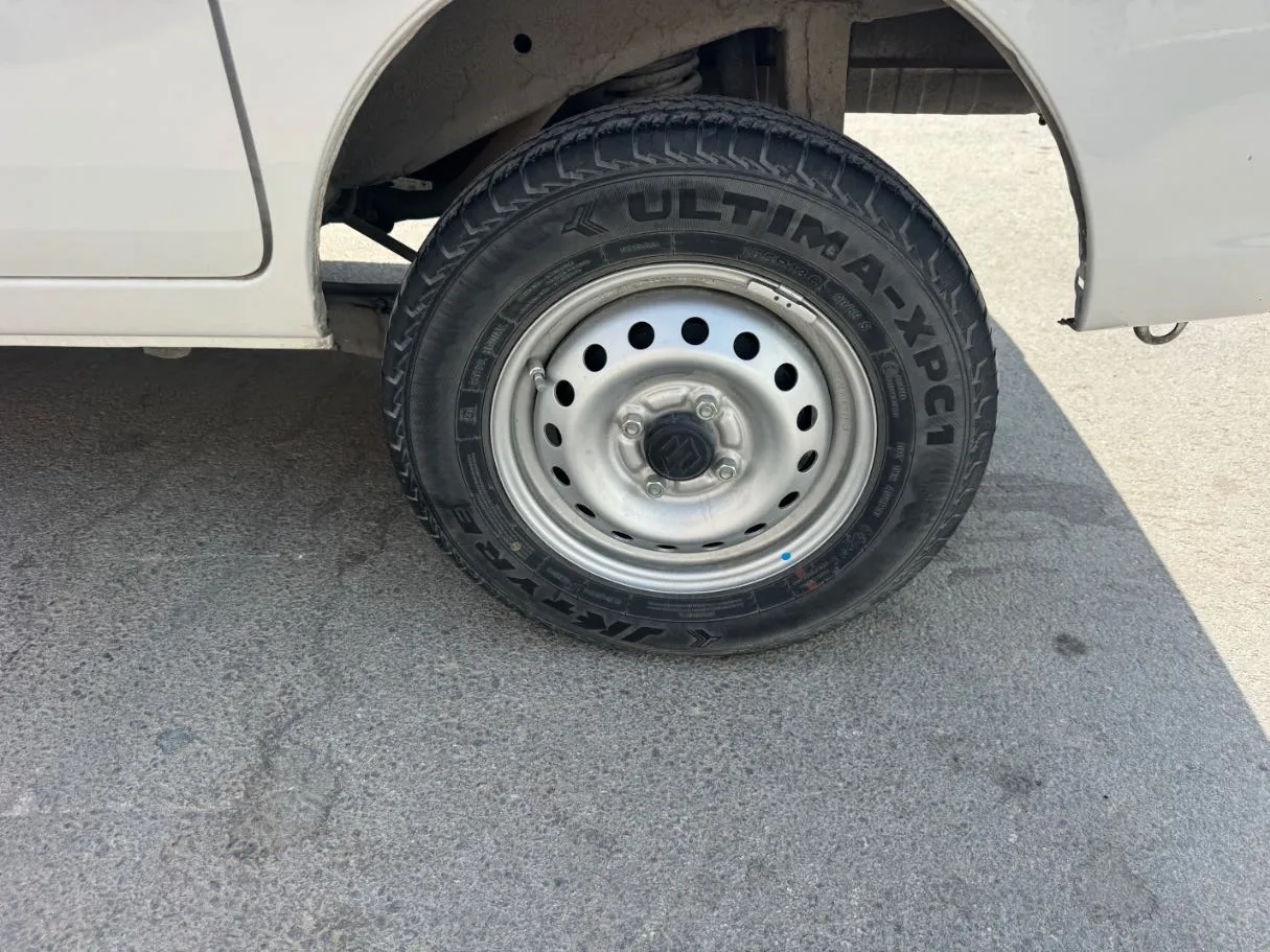 Car image 9