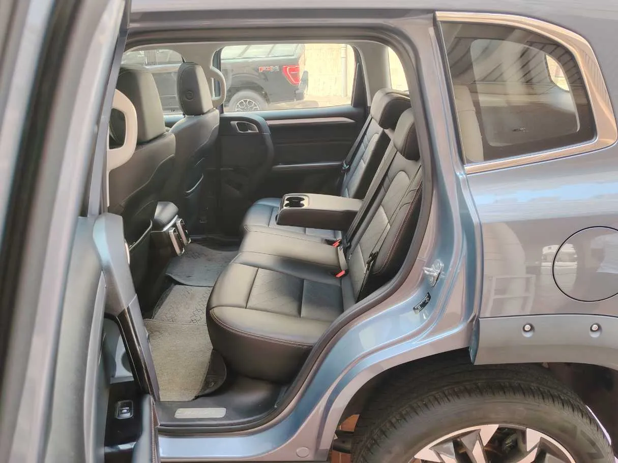 Car image 15