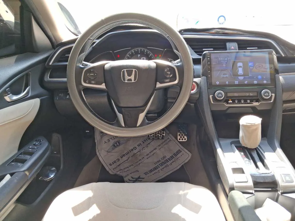 Car image 18