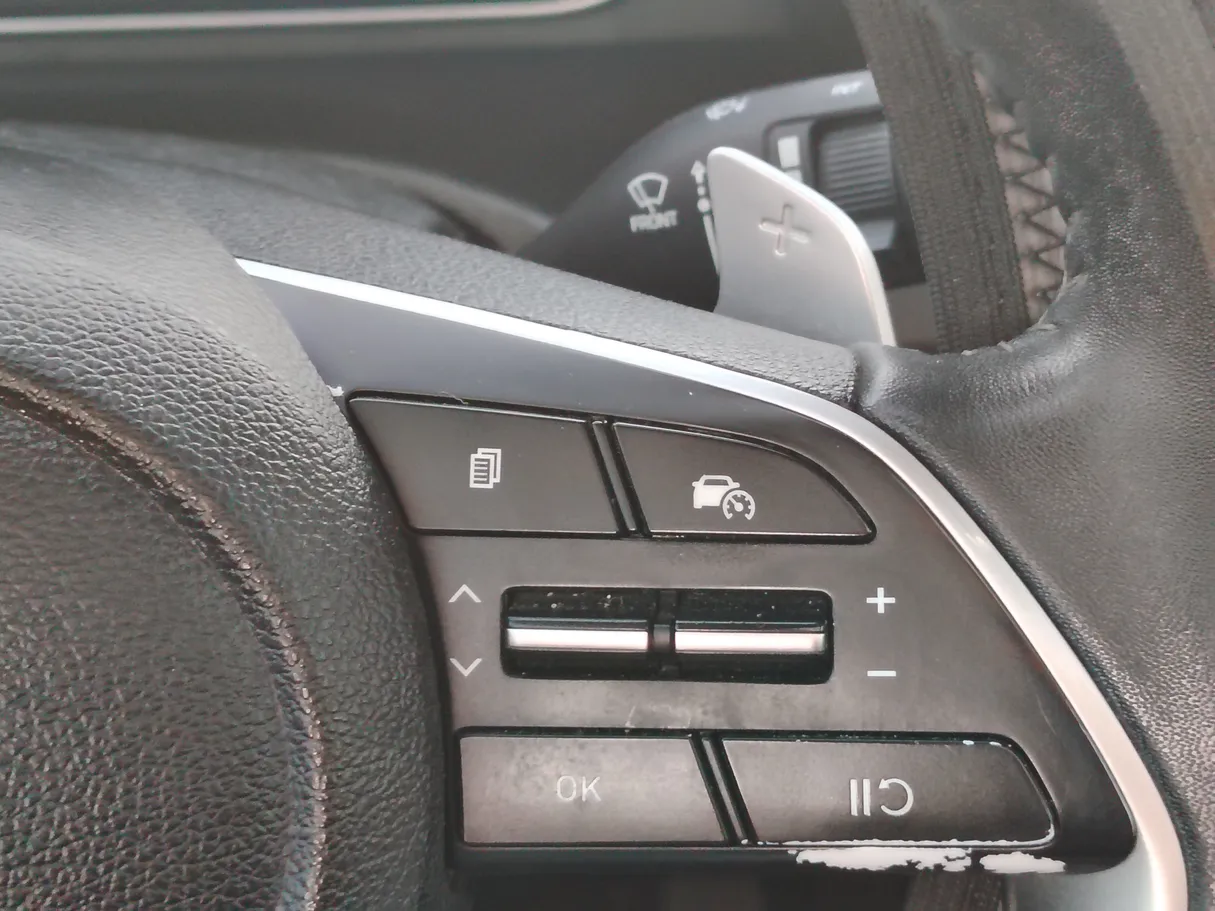 Car image 26