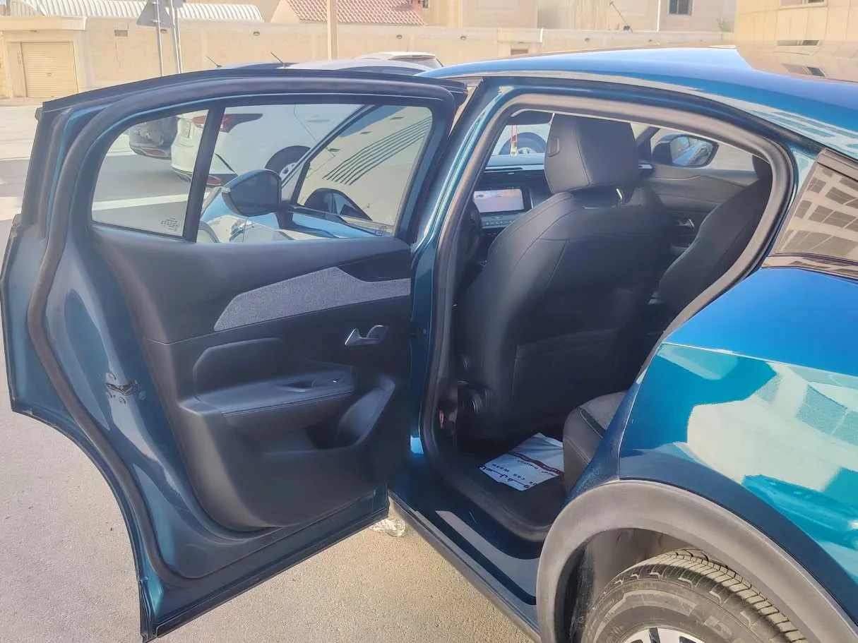 Car image 16