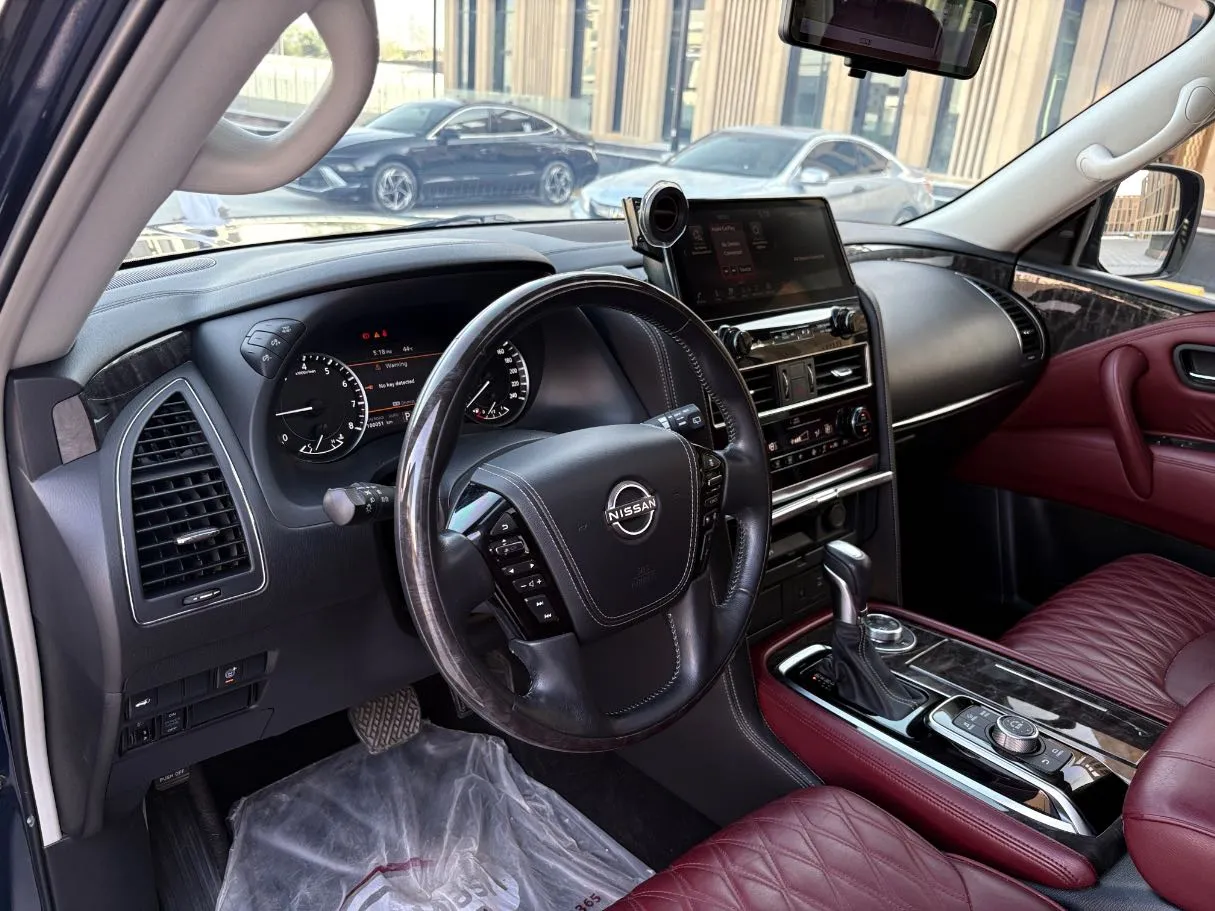 Car image 12