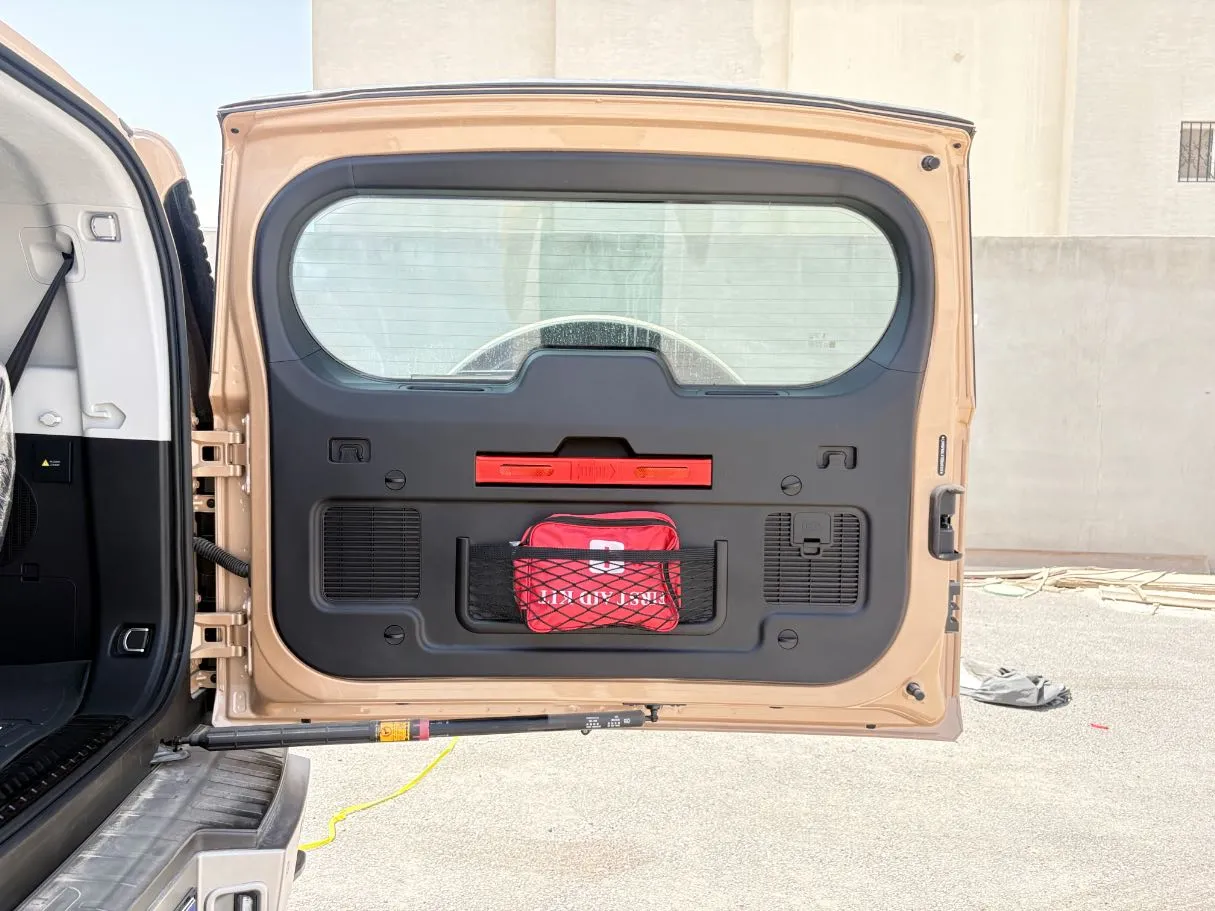 Car image 25