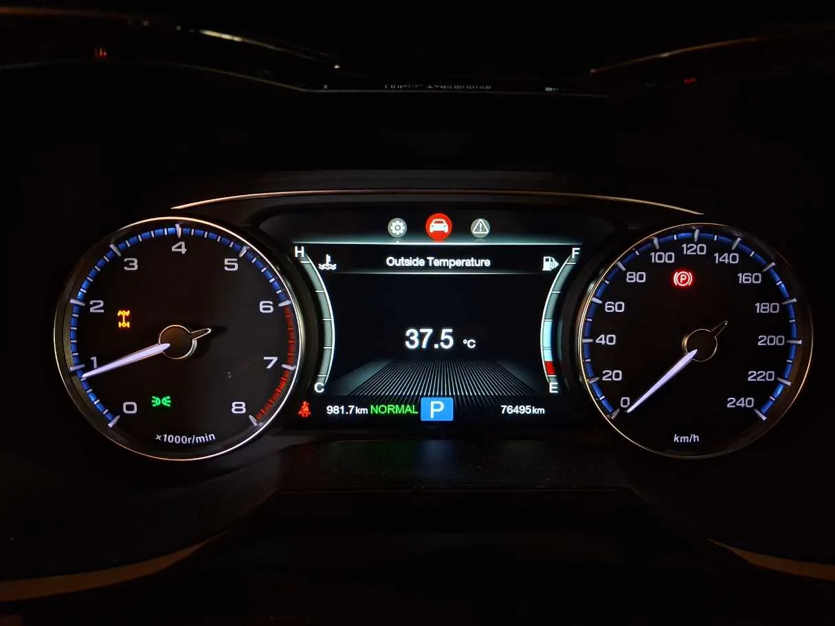 Car image 25