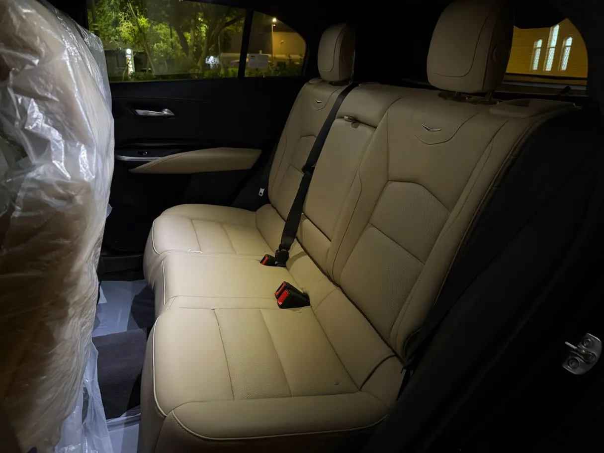 Car image 11