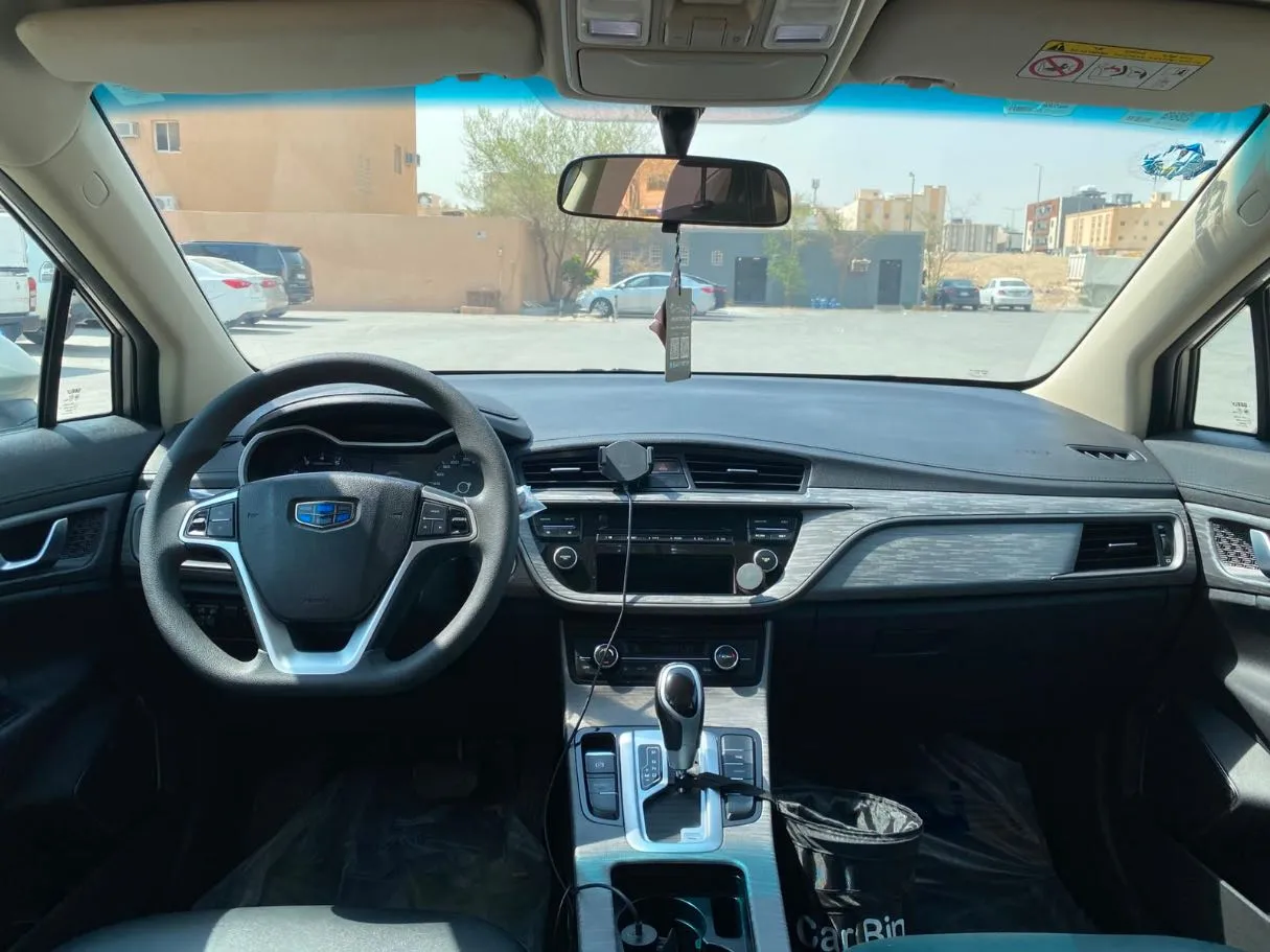 Car image 17