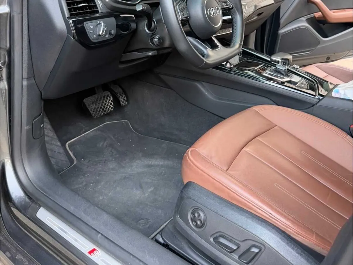 Car image 10
