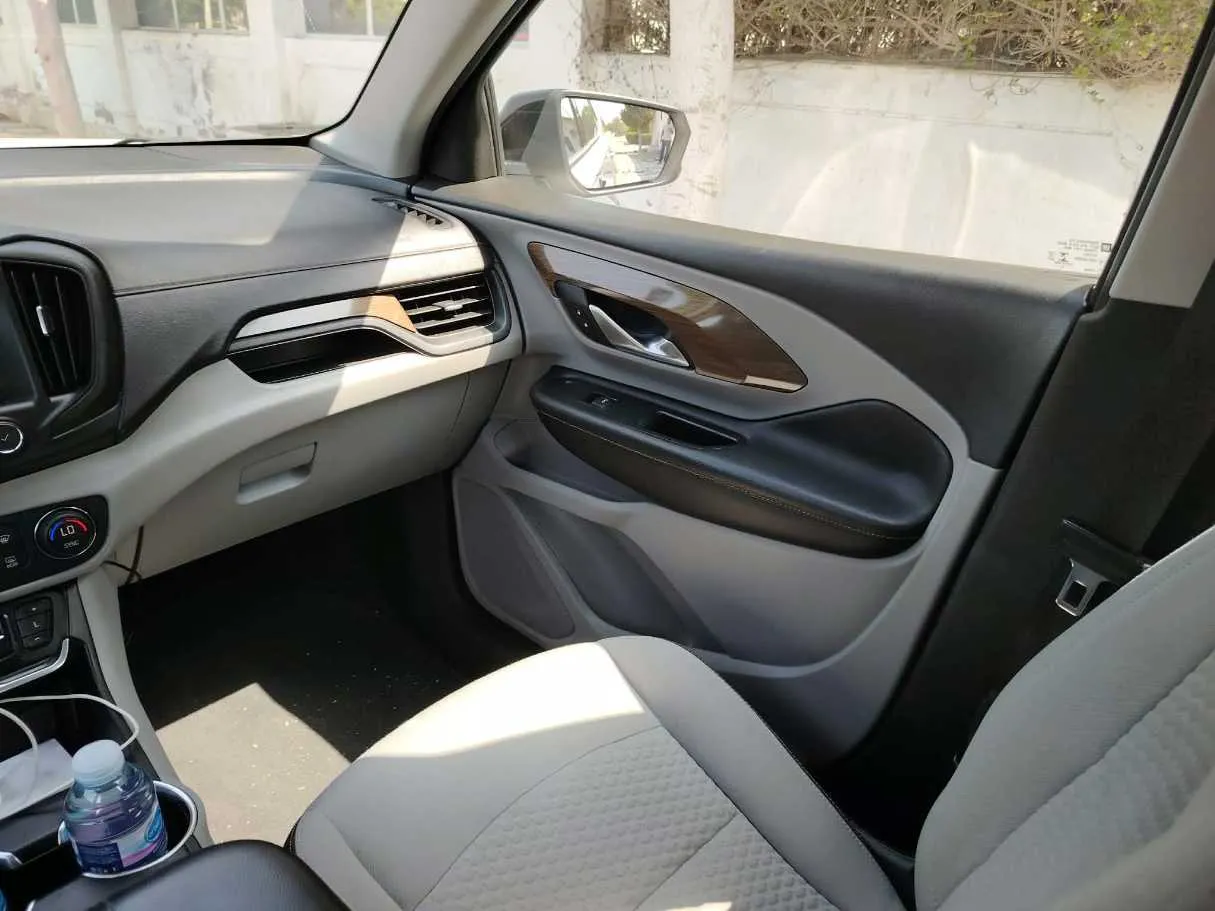 Car image 27