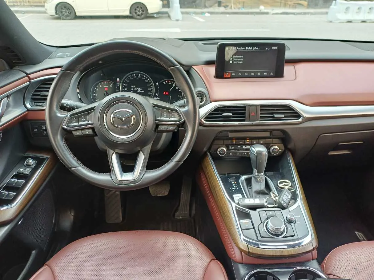 Car image 16