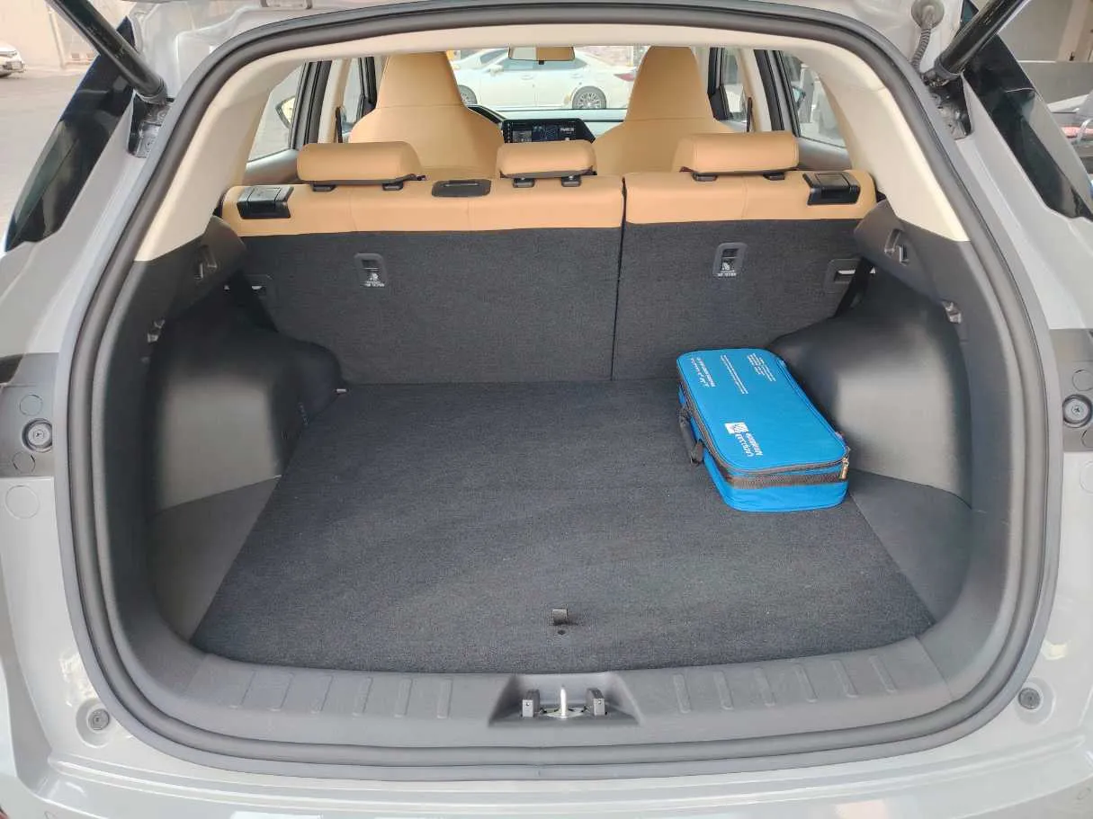 Car image 24