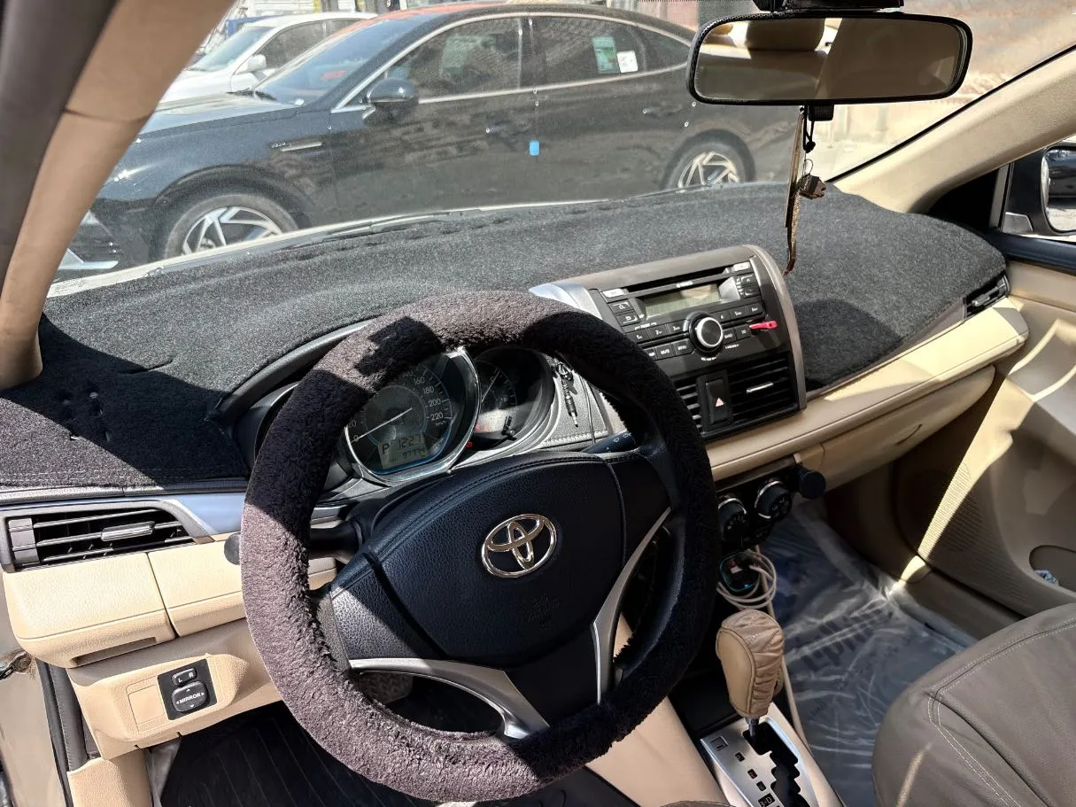 Car image 11