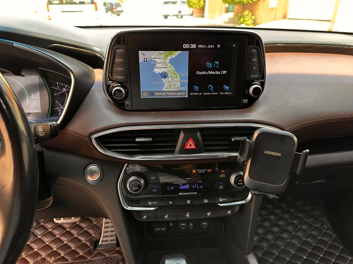 Car image 19