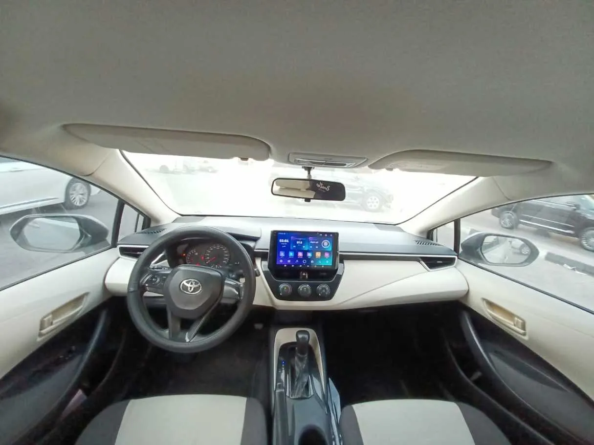 Car image 12