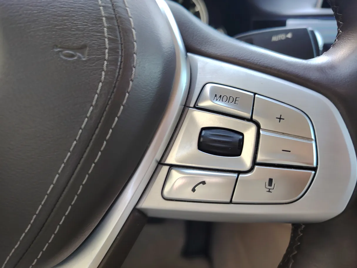 Car image 26