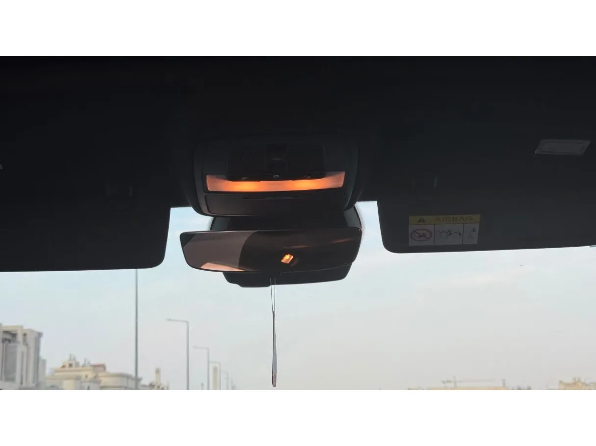 Car image 26