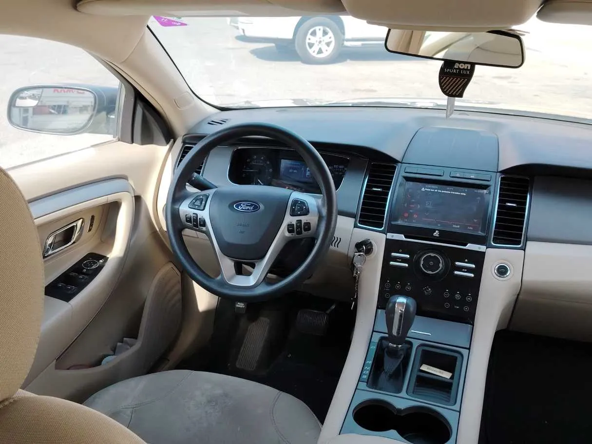 Car image 19