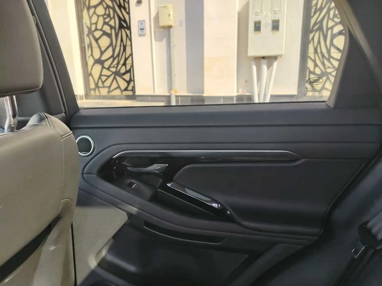 Car image 37
