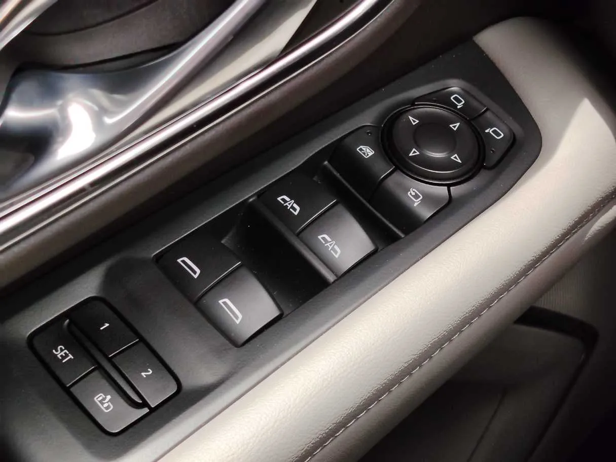 Car image 29
