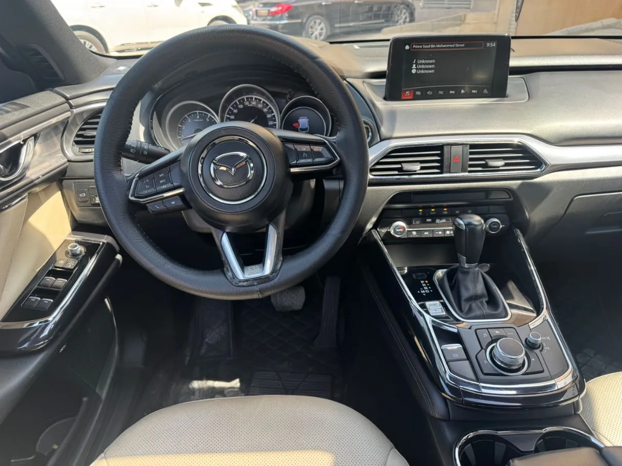 Car image 16