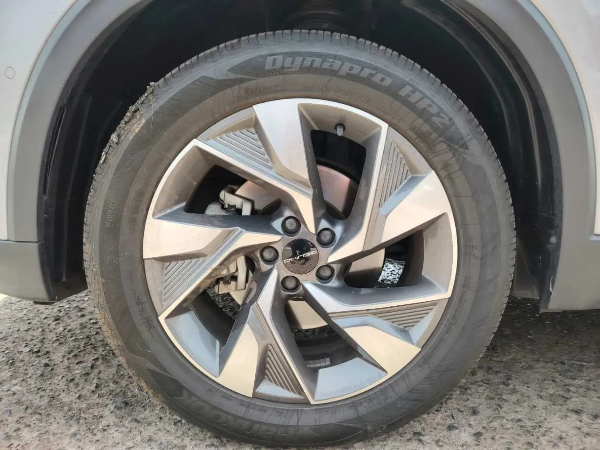 Car image 10