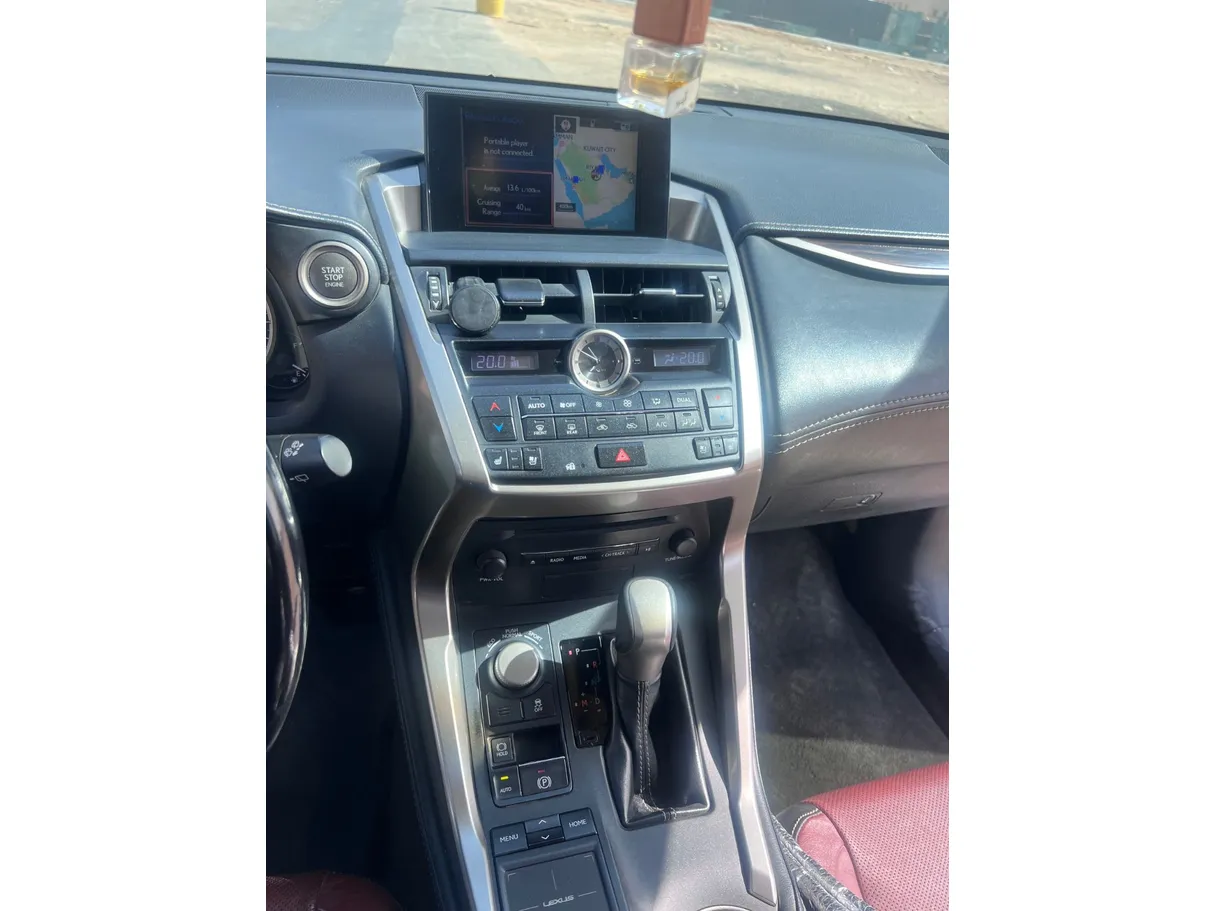 Car image 16