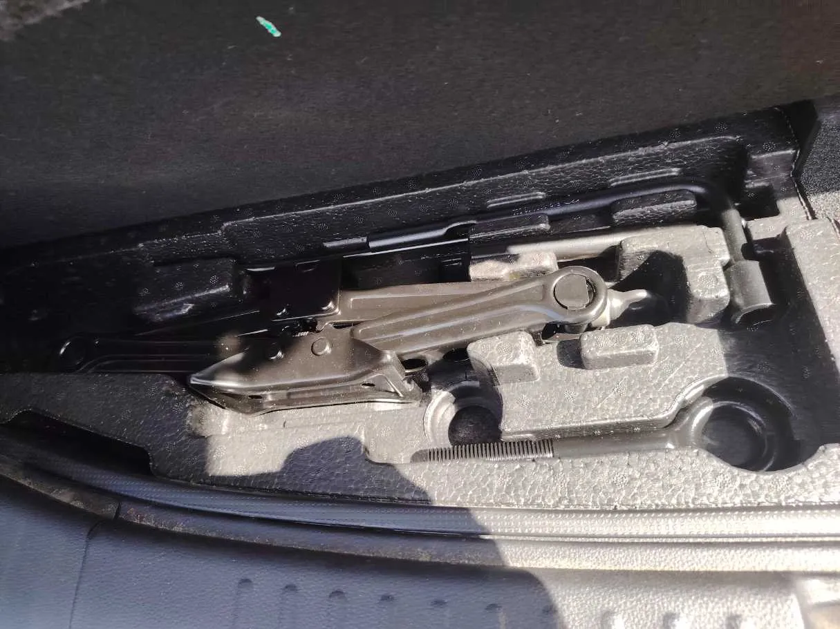 Car image 33