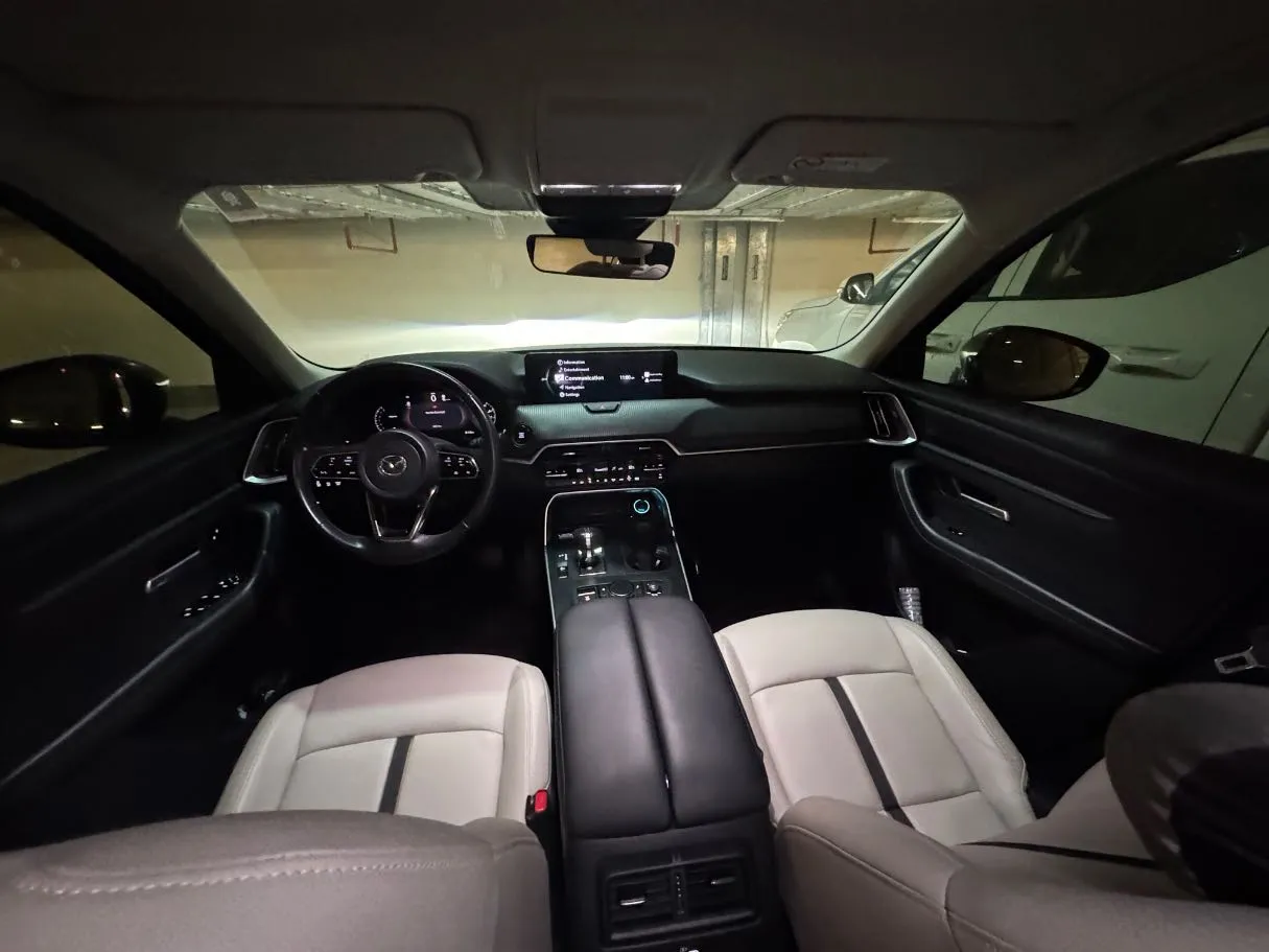 Car image 14