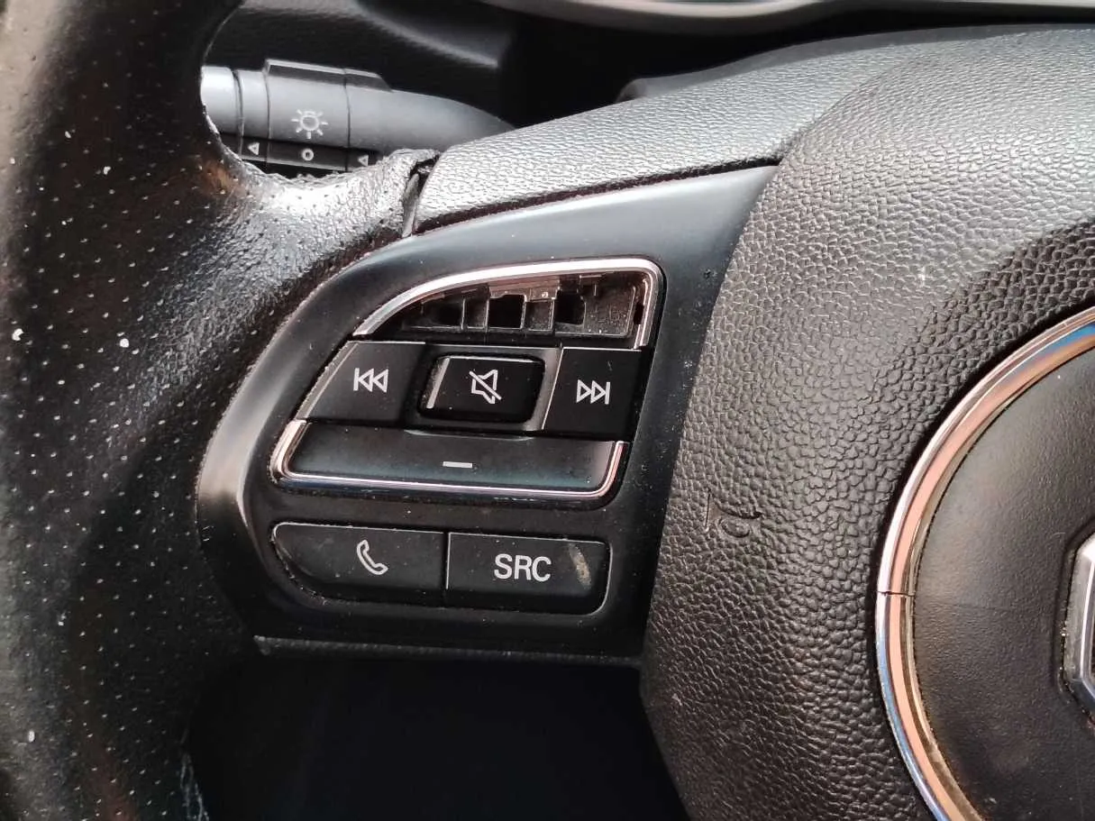 Car image 26