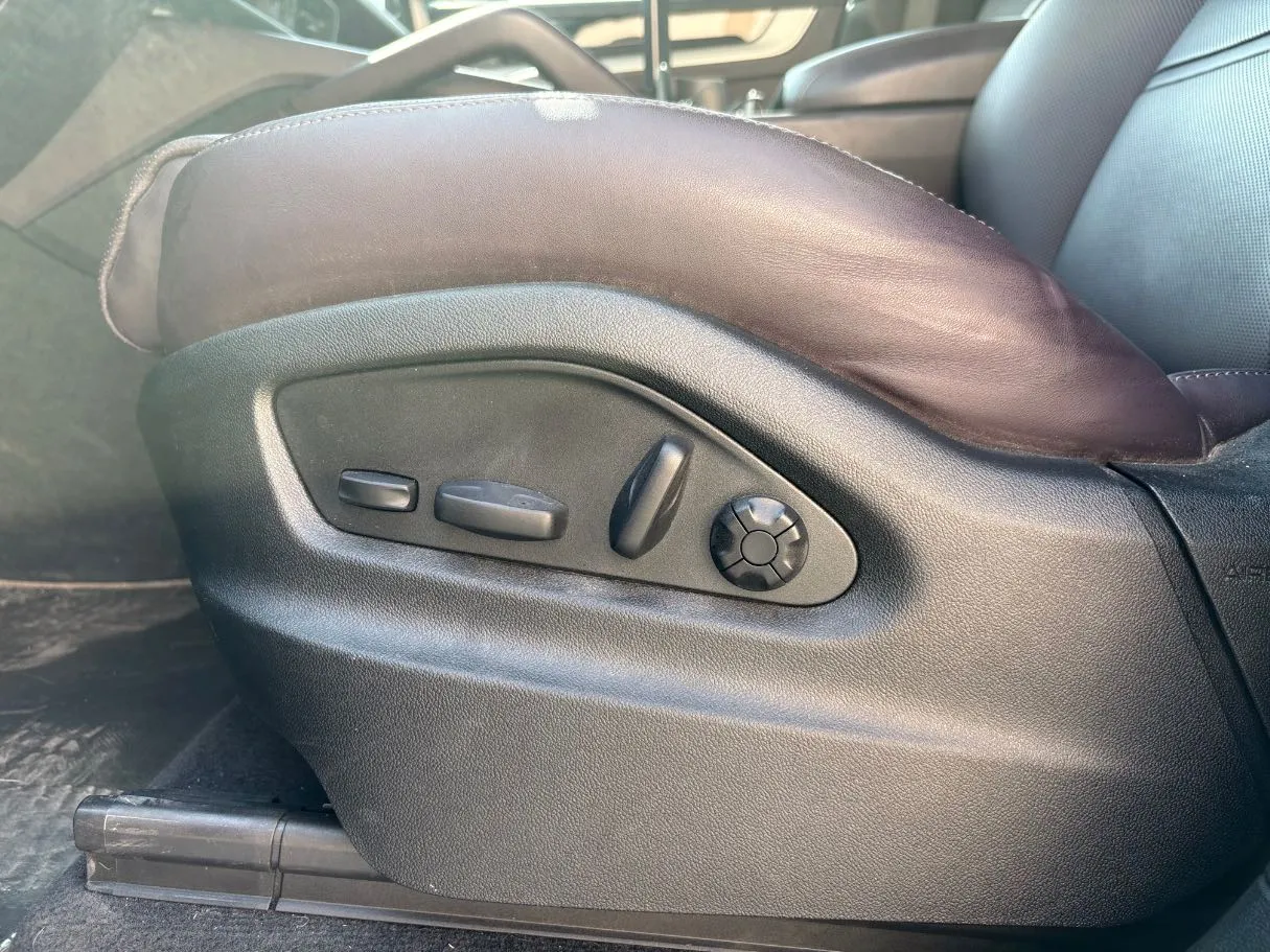 Car image 29