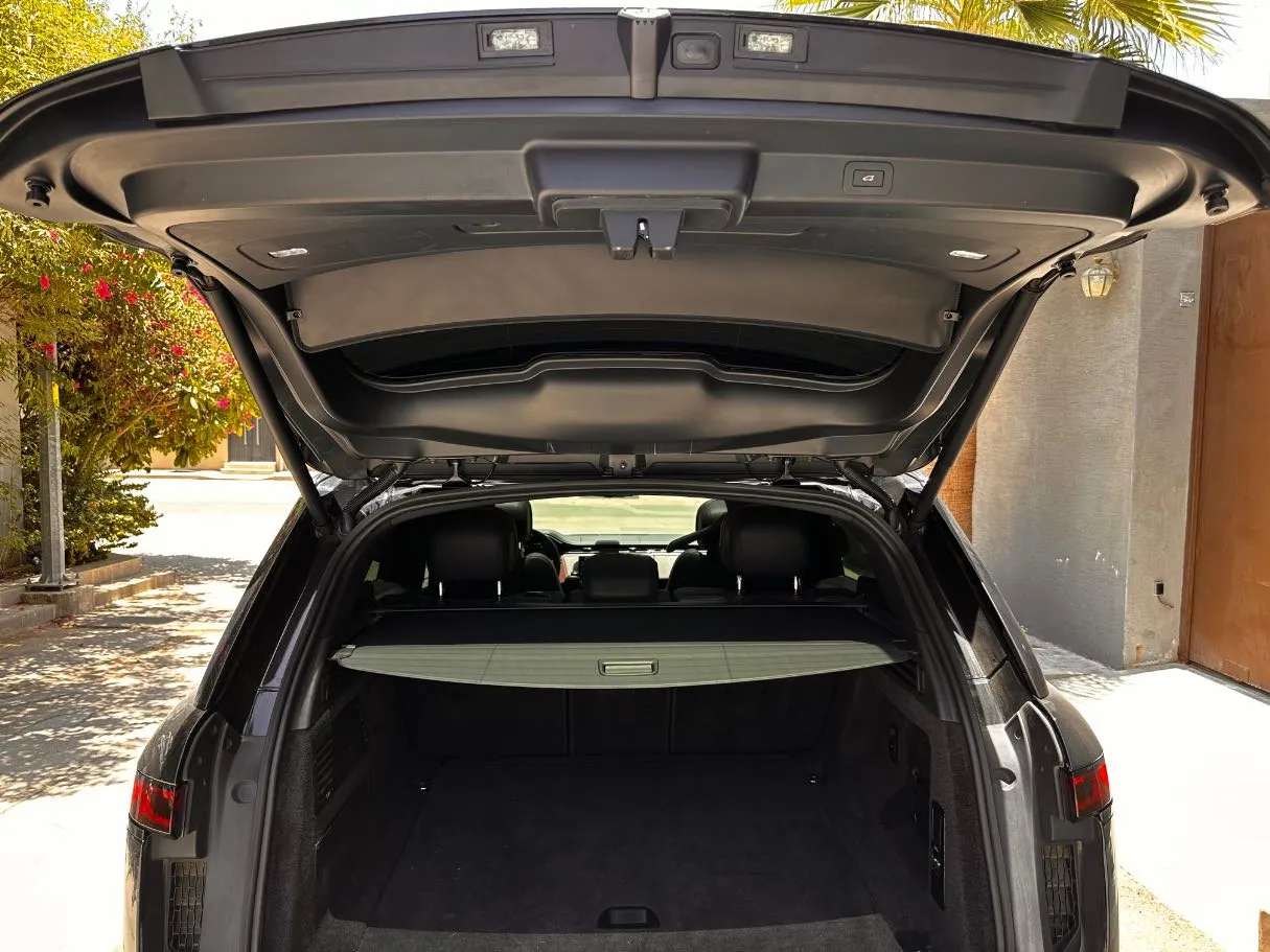 Car image 26
