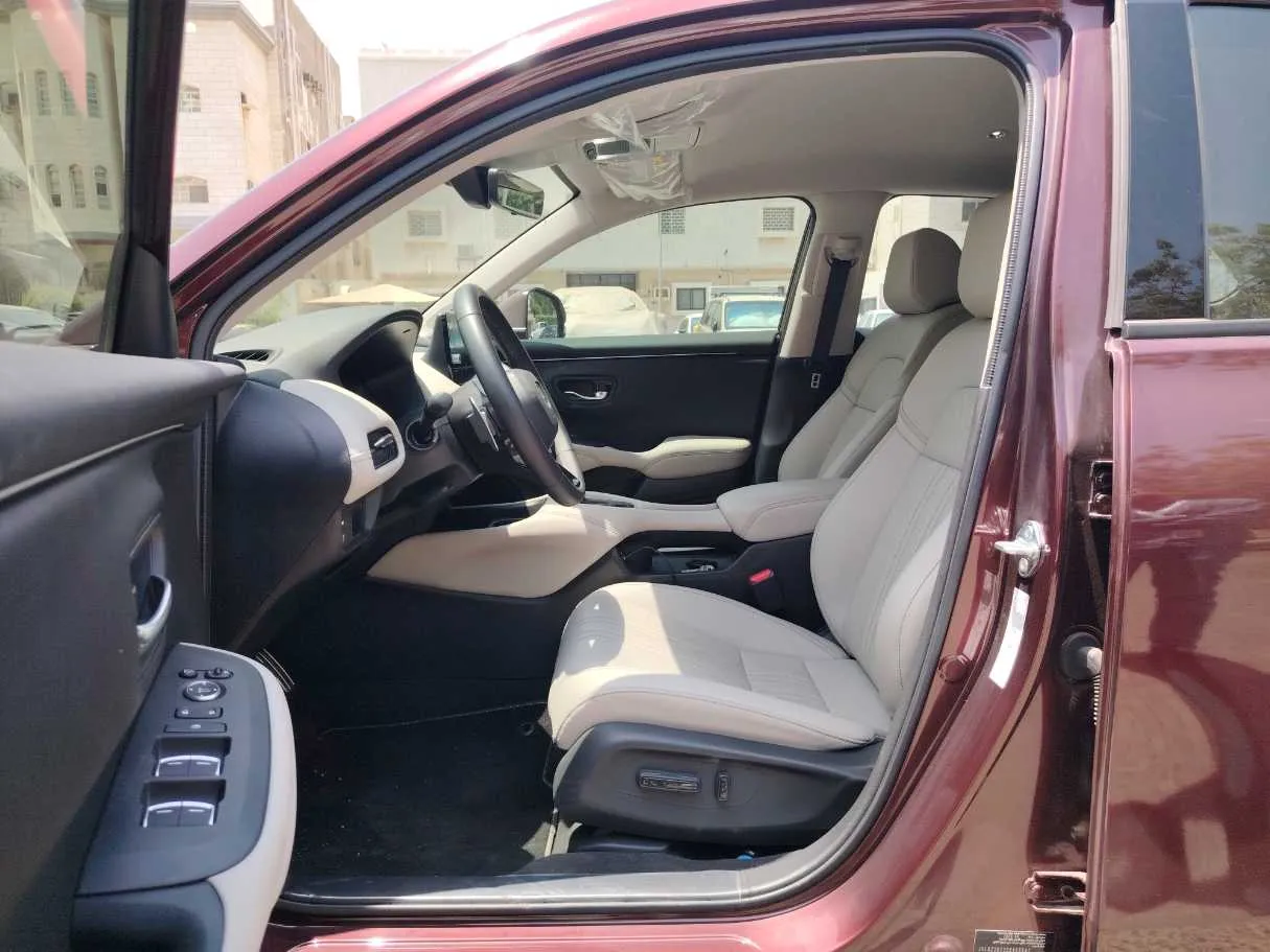 Car image 11