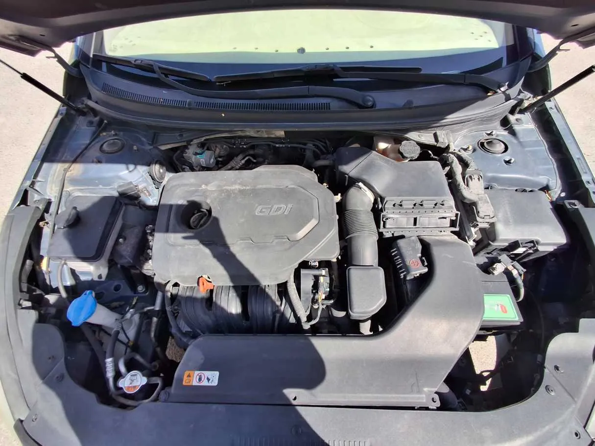 Car image 19