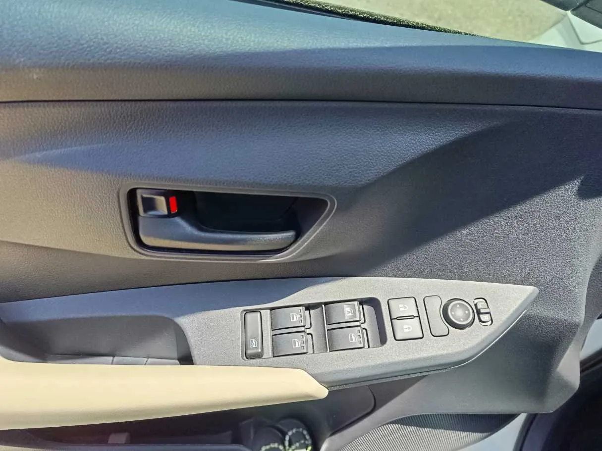 Car image 28