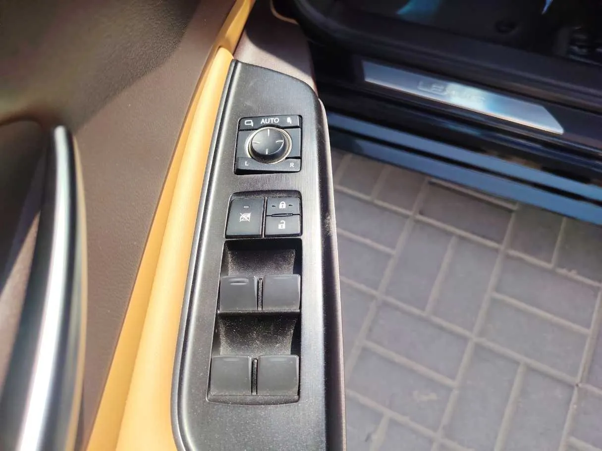 Car image 29