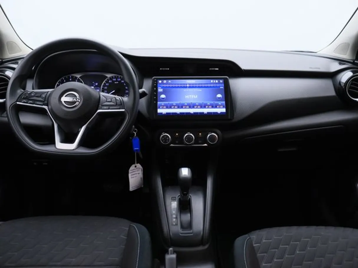 Car image 14