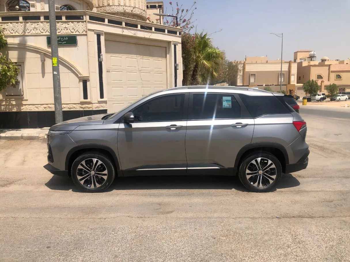 Car image 8