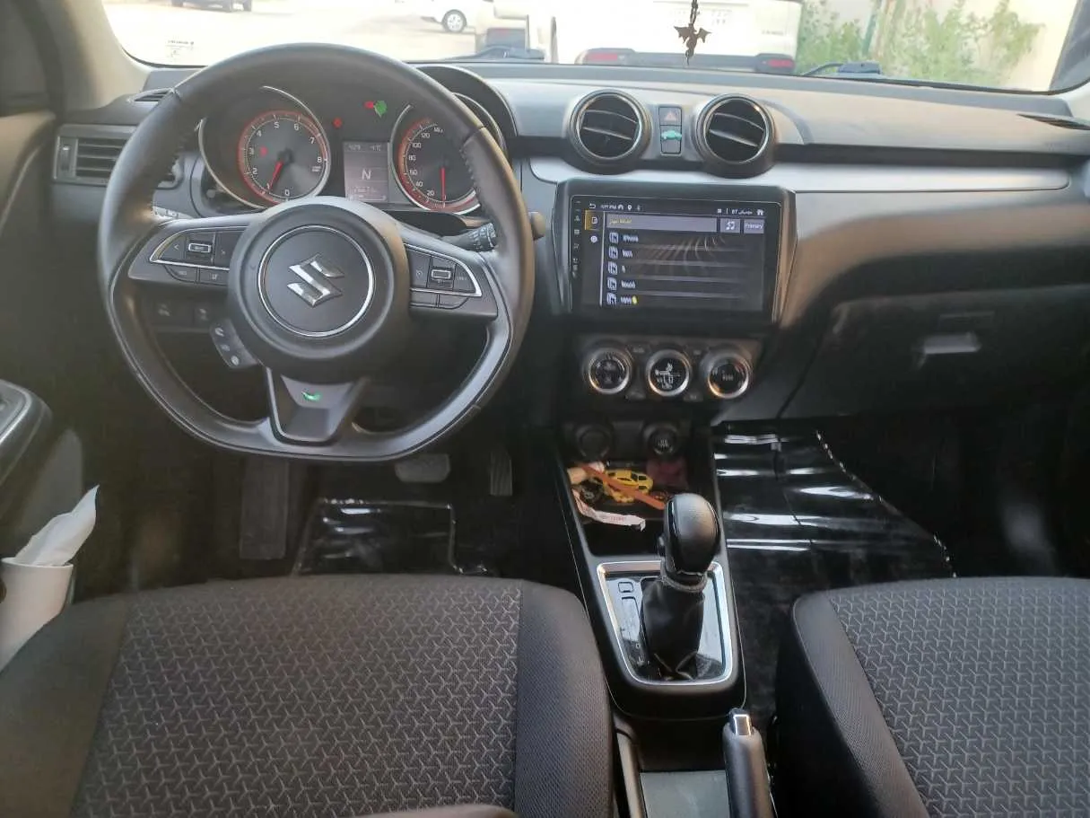 Car image 16