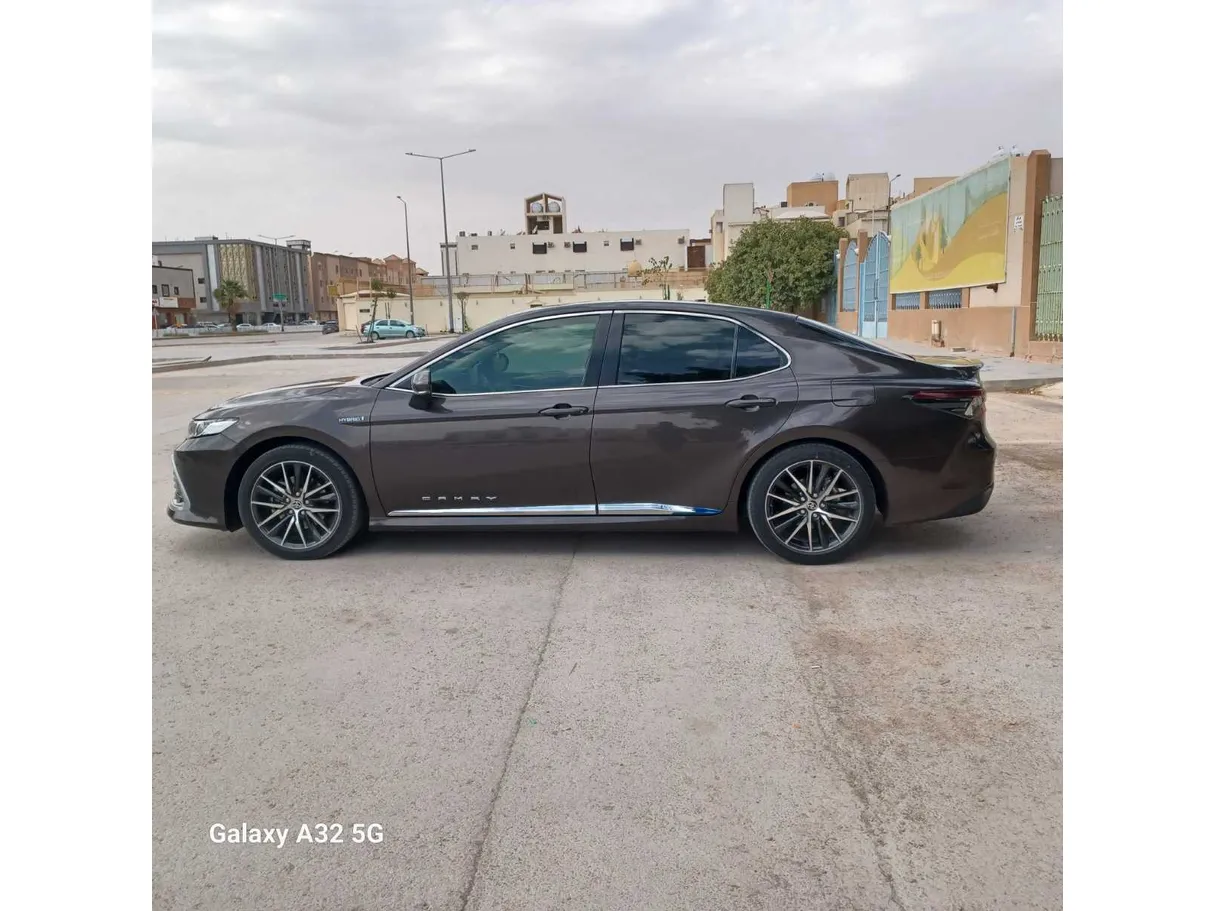 Car image 8