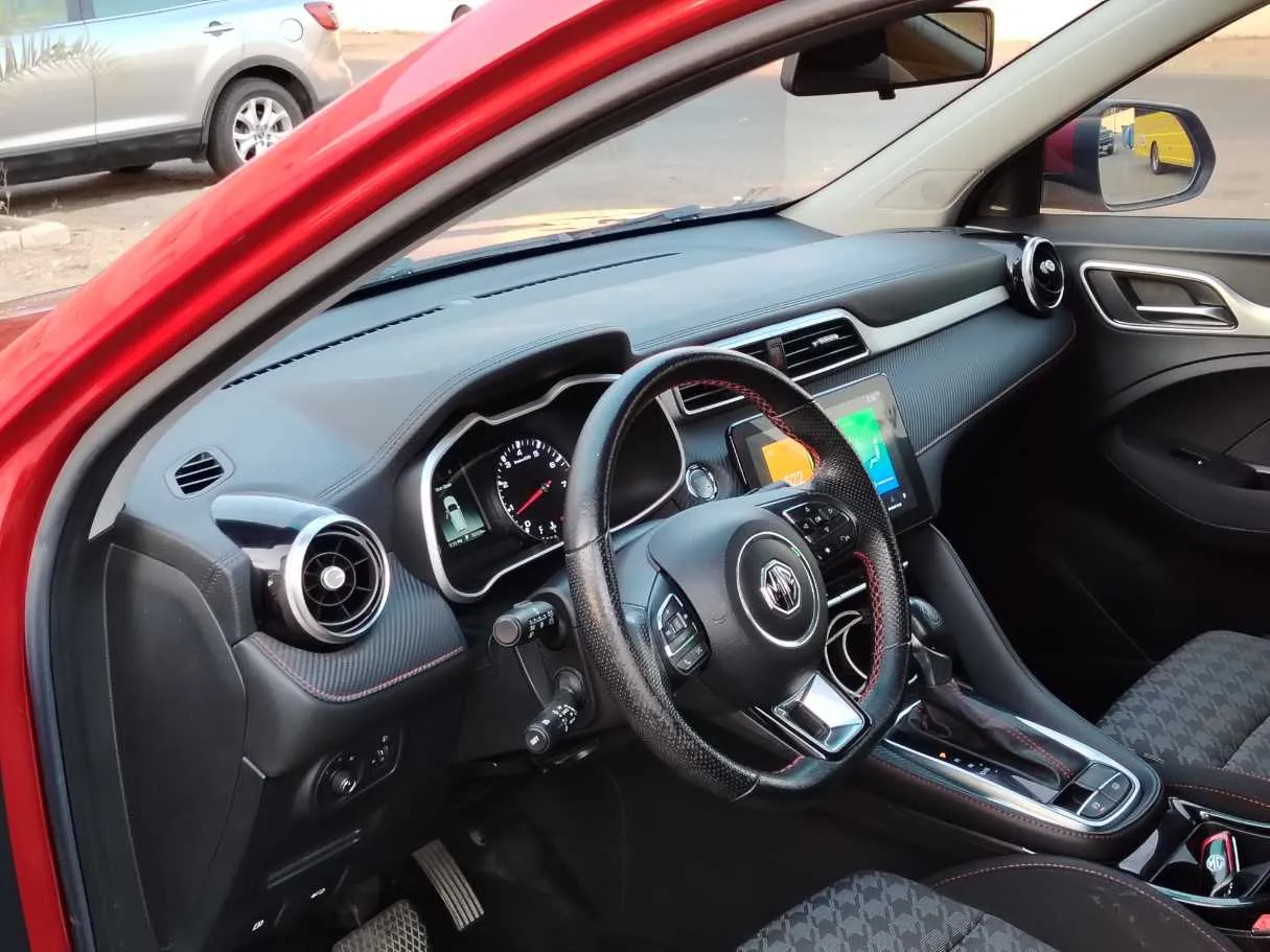 Car image 12