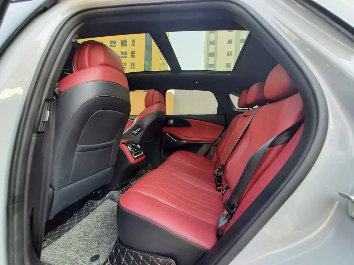 Car image 13