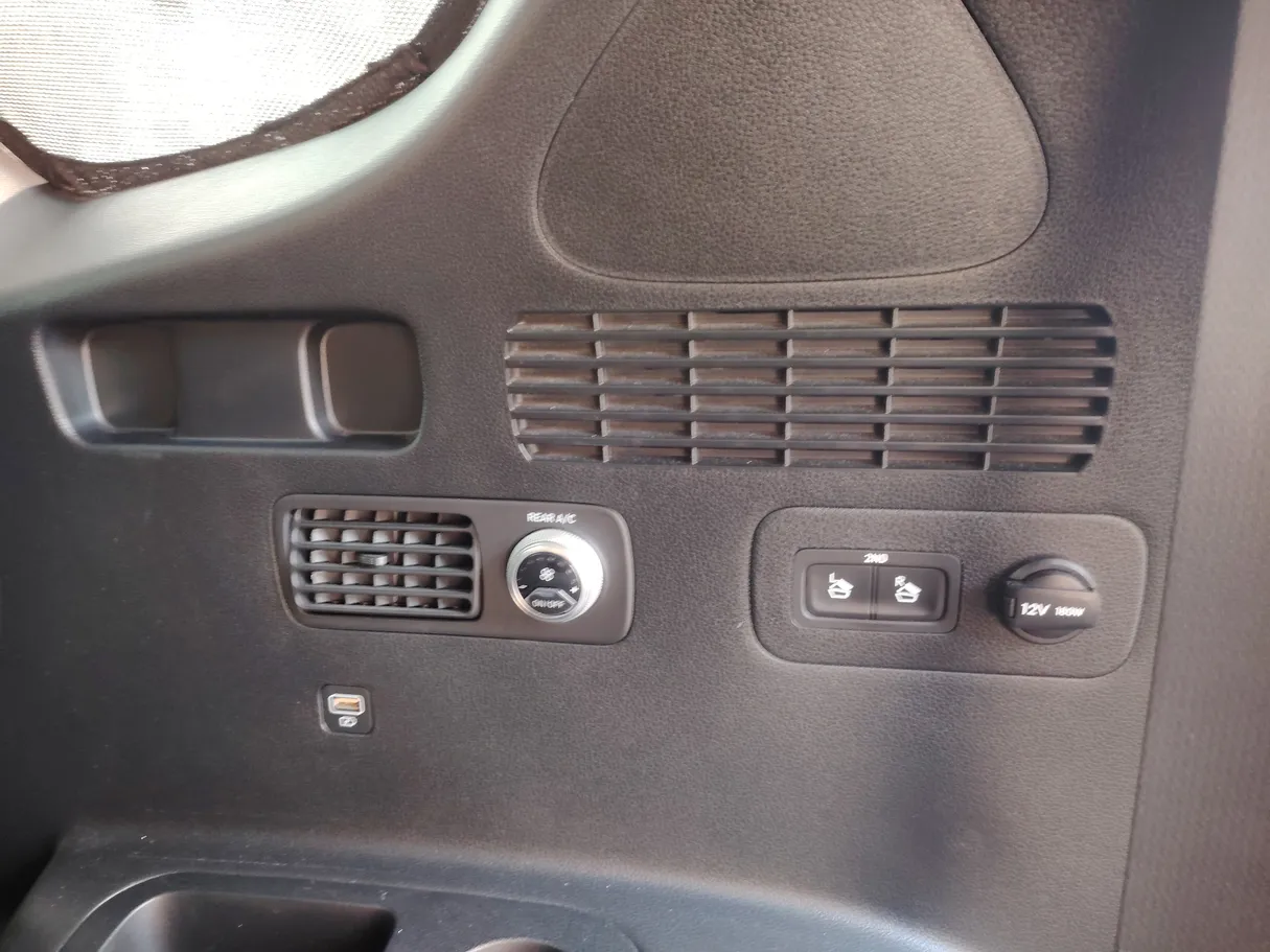 Car image 24