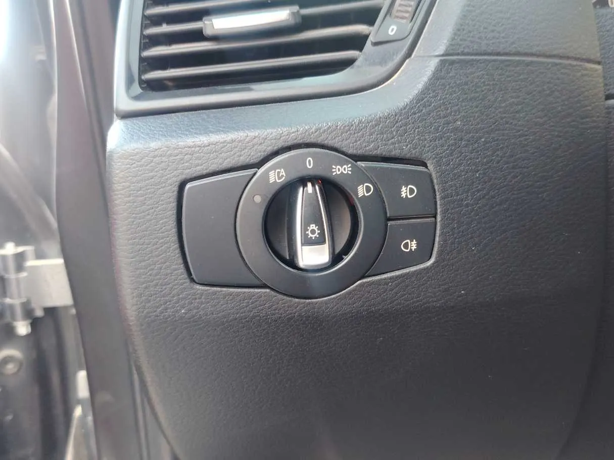 Car image 27