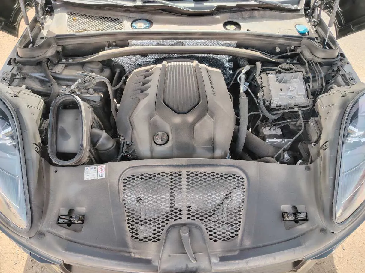 Car image 36