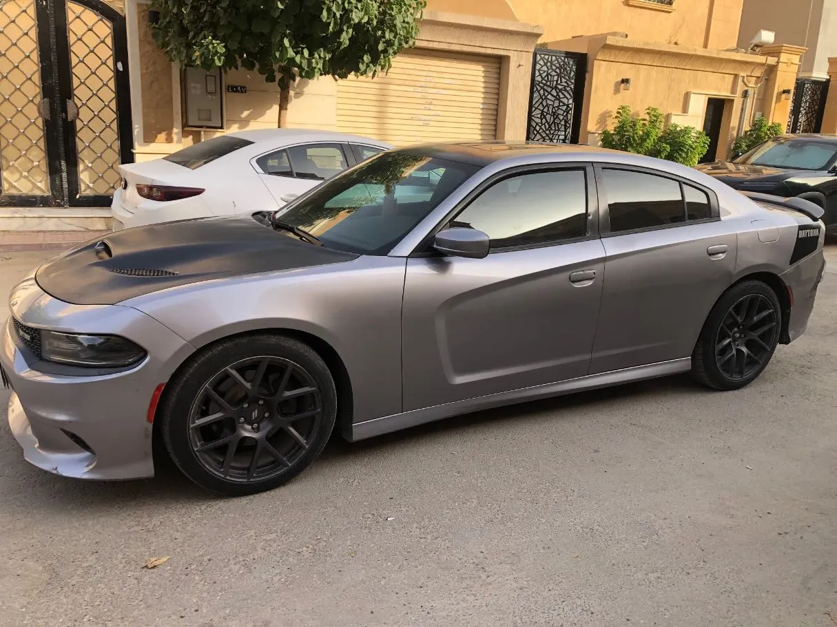 Car image 8