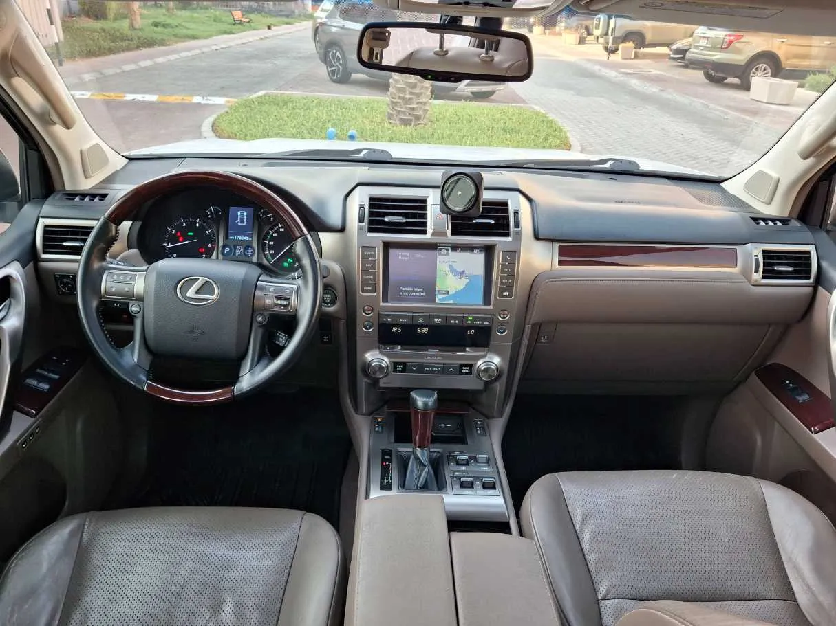 Car image 16